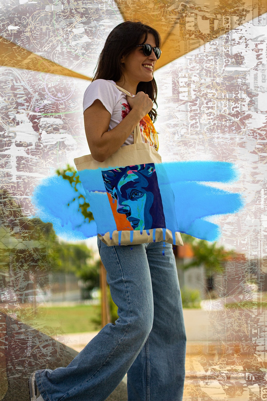 Mujer con camiseta pintada