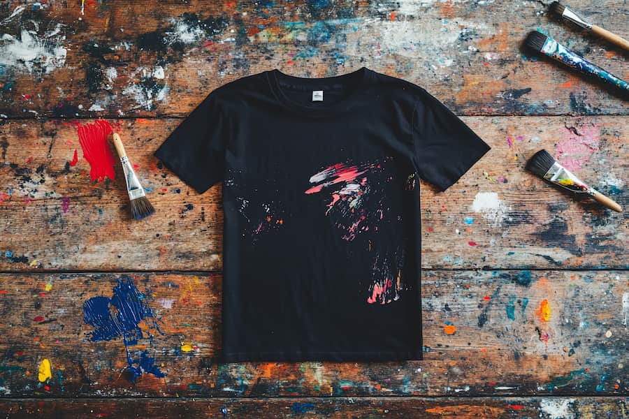 Cómo pintar en tela negra