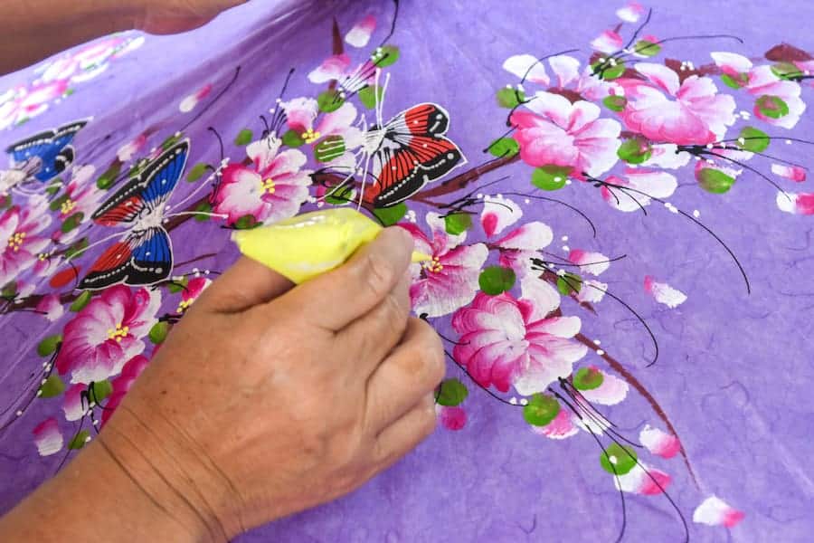 flor pintada en tela
