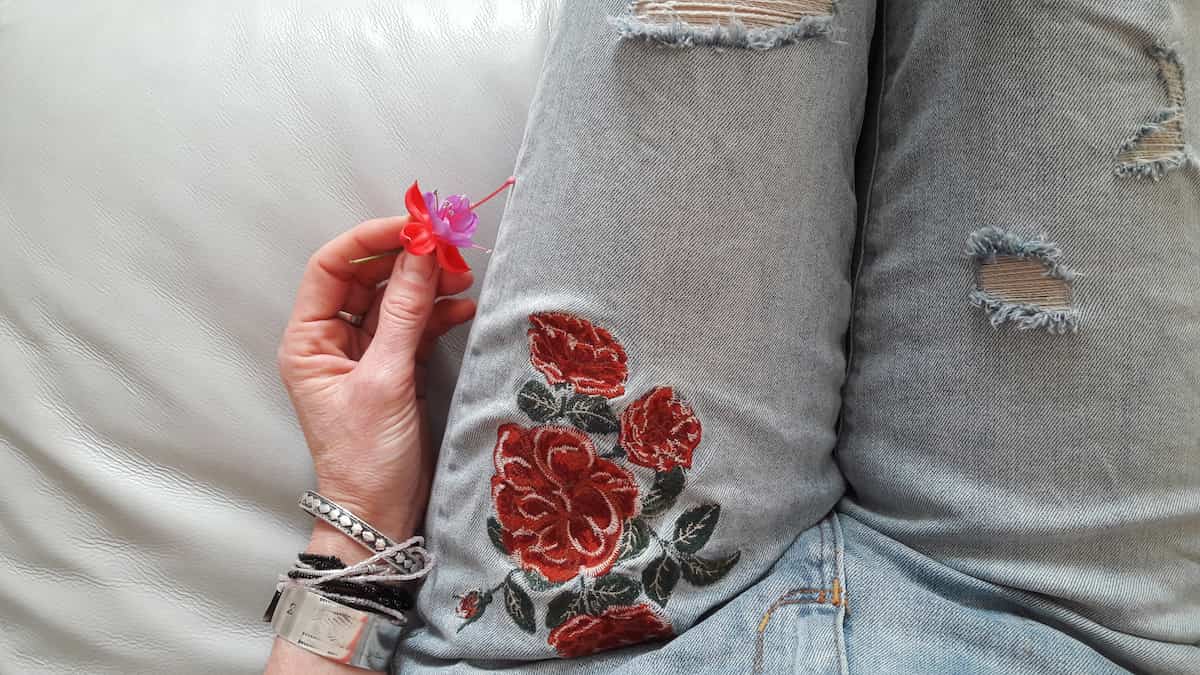 Cómo pintar rosas en tela